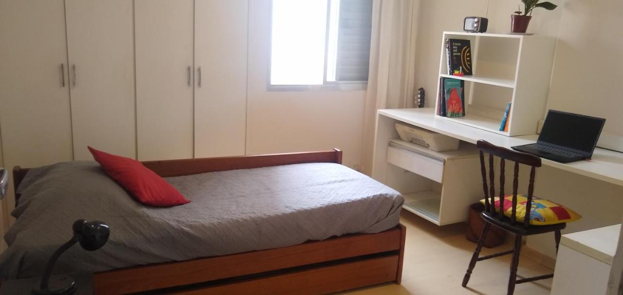 Hospedagem domiciliar Comfy Private With Semi-private Entrance - Women Only